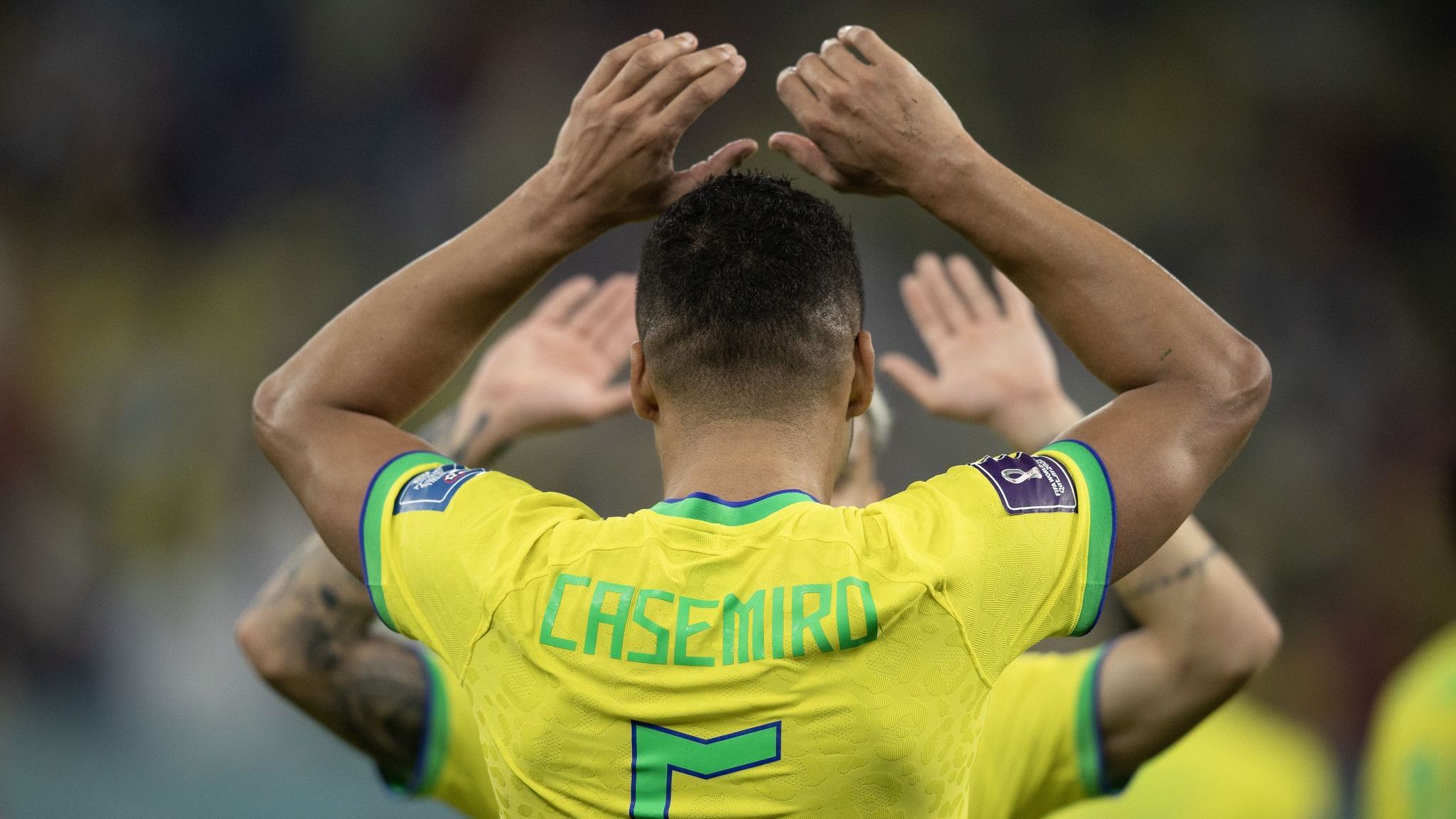 Casemiro comemora o golaço marcado contra a Suíça