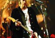 Guitarra de Kurt Cobain e óculos de Lennon vão a leilão; lances podem chegar a R$ 2 milhões