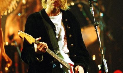 Guitarra de Kurt Cobain e óculos de Lennon vão a leilão; lances podem chegar a R$ 2 milhões