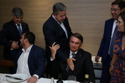 Arthur Lira (PP-AL) e Jair Bolsonaro (PL) durante jantar do PL