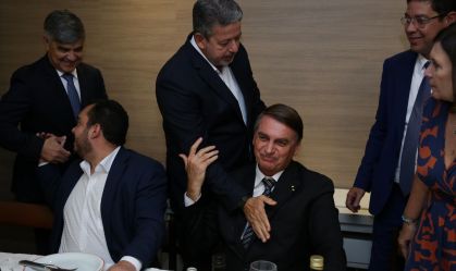 Arthur Lira (PP-AL) e Jair Bolsonaro (PL) durante jantar do PL