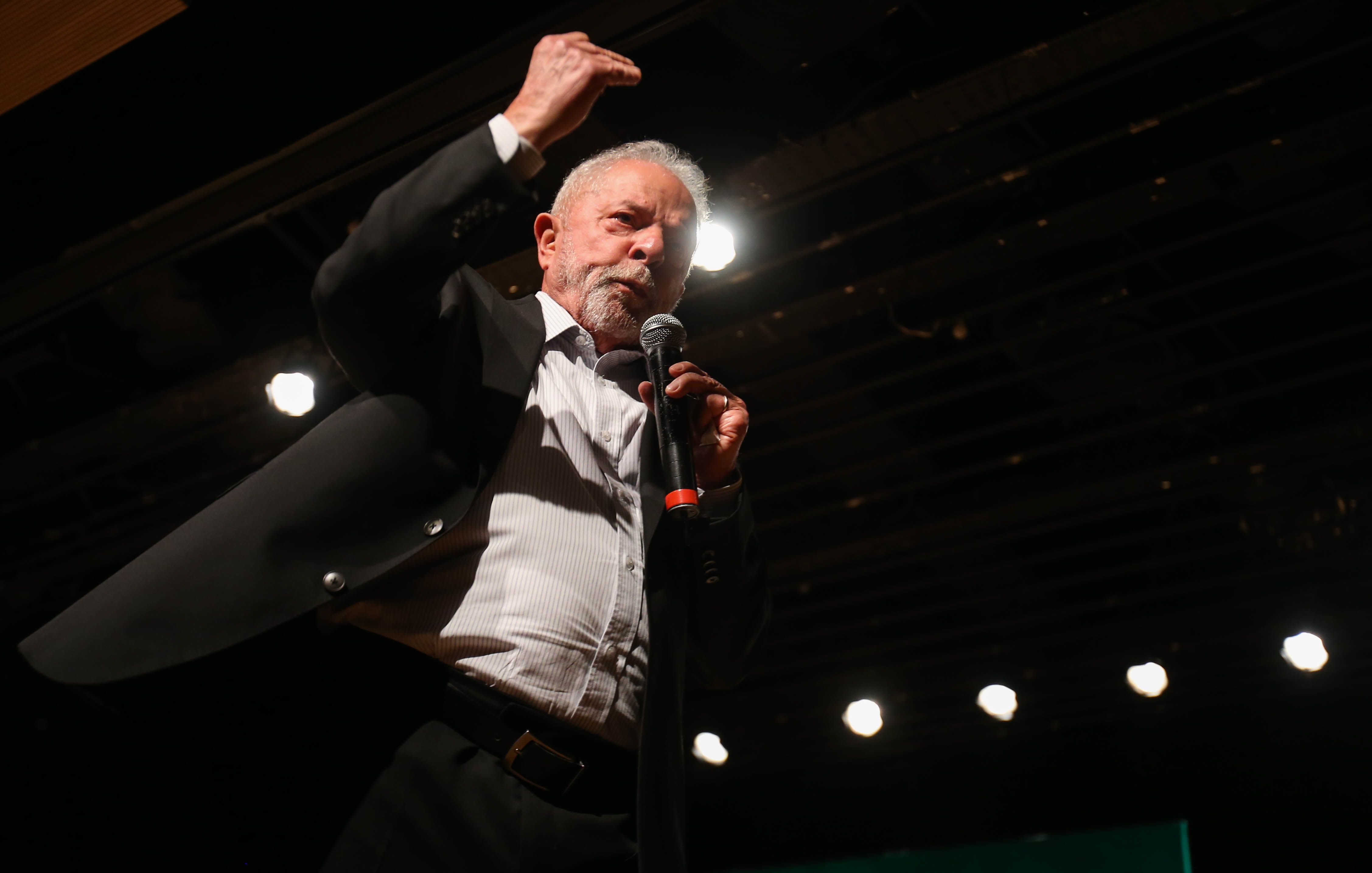 Lula diz que visitou instituições para dizer que 'a partir de agora terão paz'