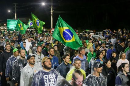 Manifestação de Caminhoneiros fecham a rodovia BR-101 em Palhoça/SC.
