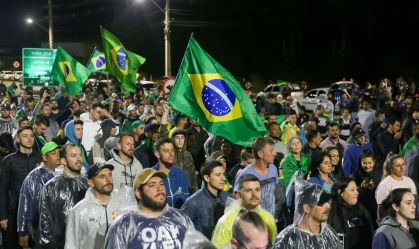 Manifestação de Caminhoneiros fecham a rodovia BR-101 em Palhoça/SC.