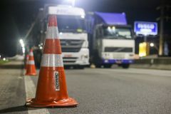 Manifestação de Caminhoneiros fecham a rodovia BR-101 em Palhoça/SC