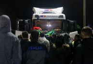 Bloqueios em SC prejudicam abastecimento de frutas e verduras no RS