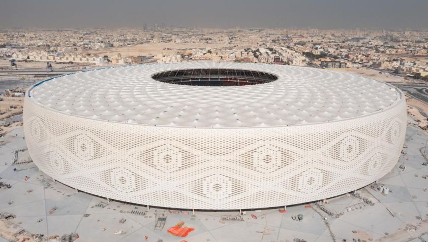 O estádio Al Thumana foi inspirado na “gahfiya” – uma touca tradicionalmente usada pelos homens árabes. / Divulgação