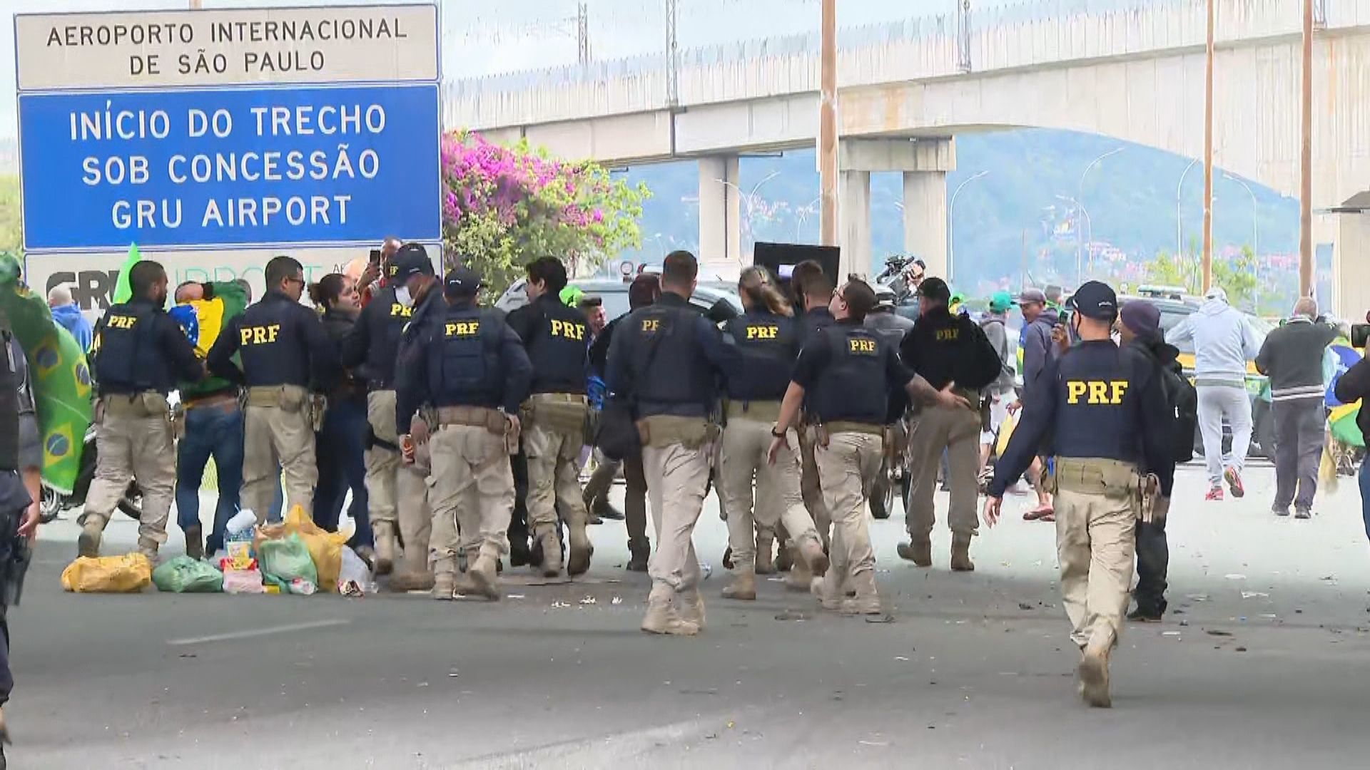 PRF libera pista de acesso a Guarulhos