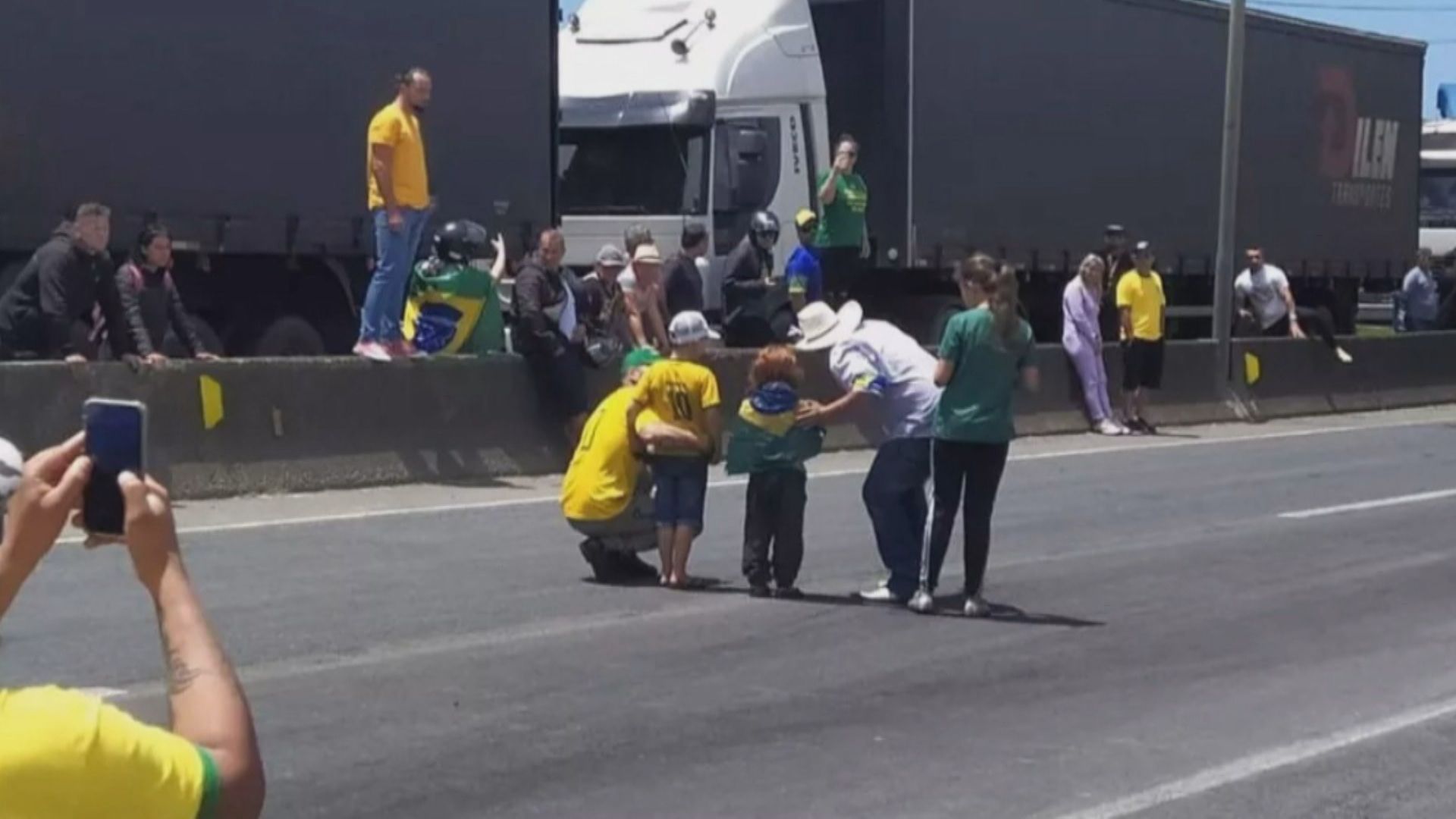 MP apura uso de crianças como escudo nos bloqueios de estradas.