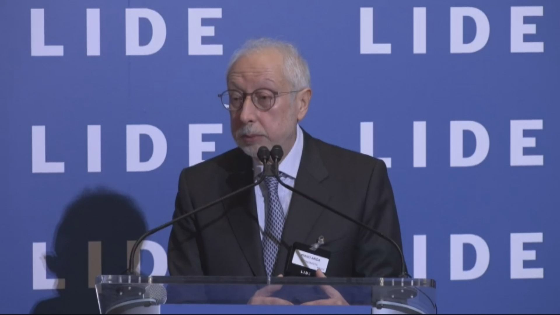 Em NY, Pérsio Arida elencou três ações necessárias para que o país retome o crescimento, começando pela abertura de comércio com o mundo.