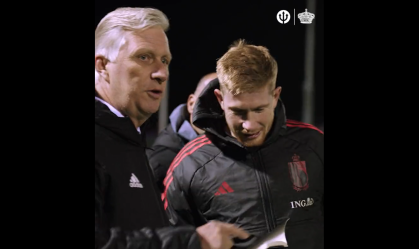 Seleção belga é surpreendida com presença do rei Philippe em treino