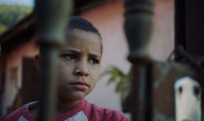 “Carvão”, que estreia nesta quinta (3), mostra metáfora da hipocrisia social brasileira