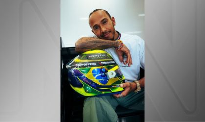 Após homenagem na Câmara, Hamilton usa capacete com bandeira do Brasil em Interlagos