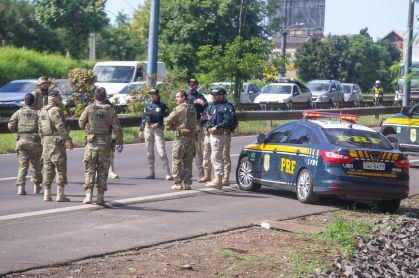 Agentes da Polícia Rodoviária Federal (PRF) atuam em manifestação de bolsonaristas em Novo Hamburgo (RS)