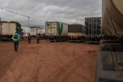 Um grupo de caminhoneiros favoráveis ao presidente Jair Bolsonaro inicia uma paralisação e bloqueio na Rodovia Leonor Mendes de Barrros, SP-333 e Rodovia Tranbrasiliana, BR-153 na altura da cidade de Marília, região centro-oeste do estado São Paulo.