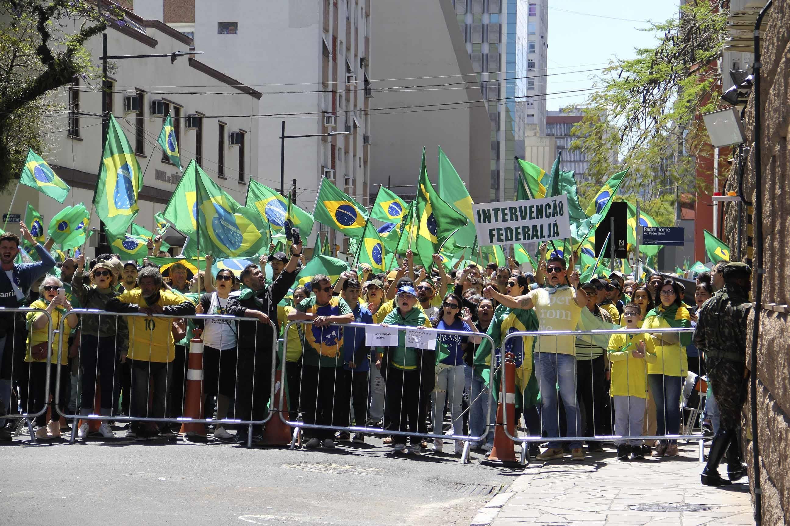 BOLSONARISTAS PROTESTAM CONTRA DERROTA DE BOLSONARO PORTO ALEGRE