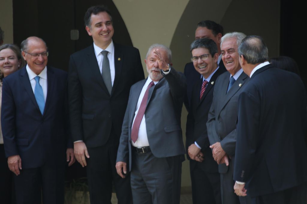 Presidente eleito Luiz Inácio Lula da Silva (PT) e sua equipe de transição se reuniram com o presidente do Senado, Rodrigo Pacheco, nesta quarta (9)