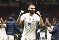 Benzema se lesiona em treino e pode desfalcar França na Copa do Mundo, diz imprensa francesa