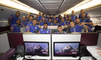Vini Jr. publica foto da Seleção Brasileira em avião rumo ao Catar