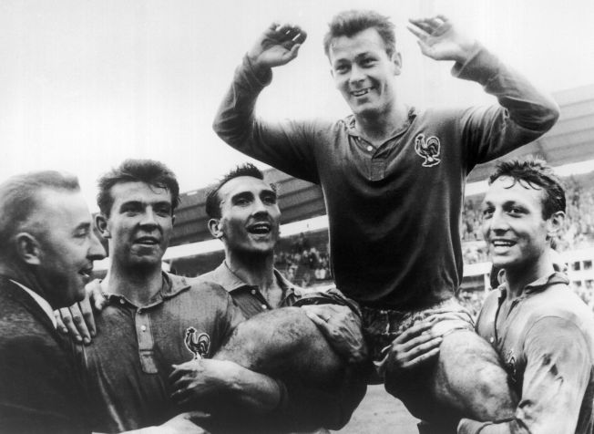 Just Fontaine é um dos maiores artilheiros da Copa do Mundo. O jogador marcou 13 gols em apenas uma edição do evento, em 1958 / Photo by Keystone-France/Gamma-Keystone via Getty Images