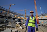 Homens que ajudaram a construir a Copa do Mundo no Catar lutam para sobreviver