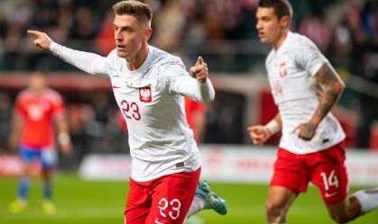 Piatek comemora após marcar o único gol da vitória da Polônia contra o Chile, em Varsóvia,