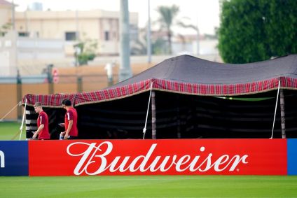 Anúncio da Budweiser no Al Sadd Sports Club, em Doha, em 18 de novembro de 2022