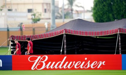Anúncio da Budweiser no Al Sadd Sports Club, em Doha, em 18 de novembro de 2022