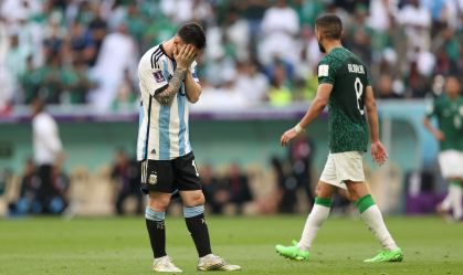 Messi se lamenta durante derrota da Argentina para a Arábia Saudita por 2 a 1