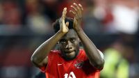 Alphonso Davies é convocado por Canadá mesmo após nova lesão