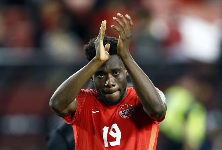 Alphonso Davies nasceu em campo de refugiados em Gana, e se naturalizou canadense / Photo by Vaughn Ridley/Getty Images