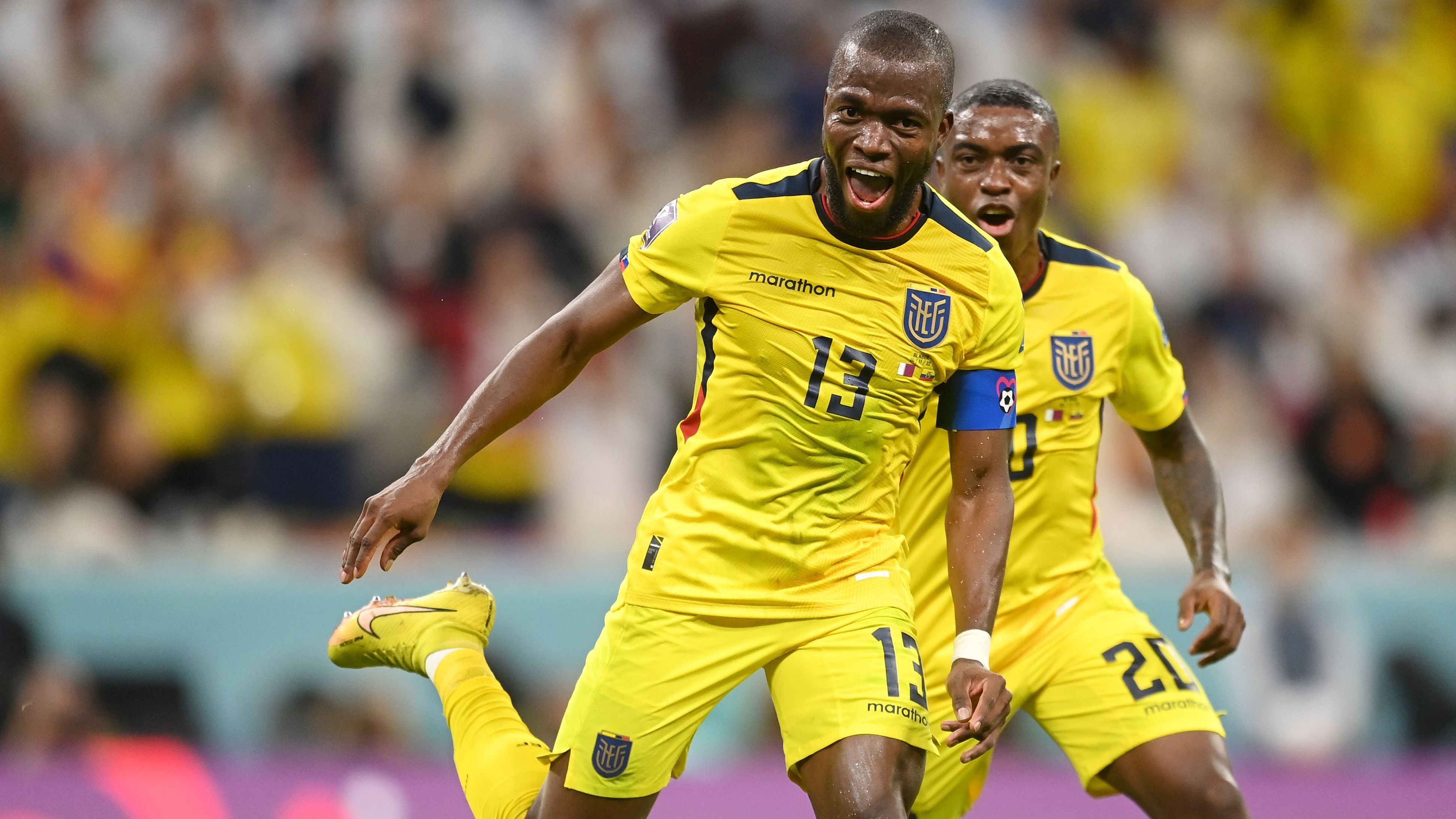 Enner Valencia, do Equador, comemora após marcar pela segunda vez contra o Catar na partida de abertura da Copa do Mundo, neste domingo (20).