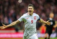 Técnico da Polônia cita Maradona, Zico e Platini para defender Lewandowski