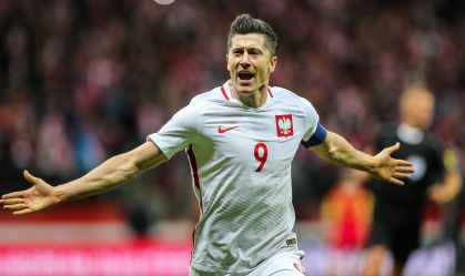 Lewandowski comemora gol marcado contra Montenegro, em 2017