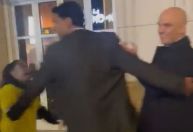 Manifestantes hostilizam ministros do STF na porta de hotel em Nova York