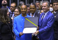 Lewis Hamilton recebe título de cidadão honorário do Brasil