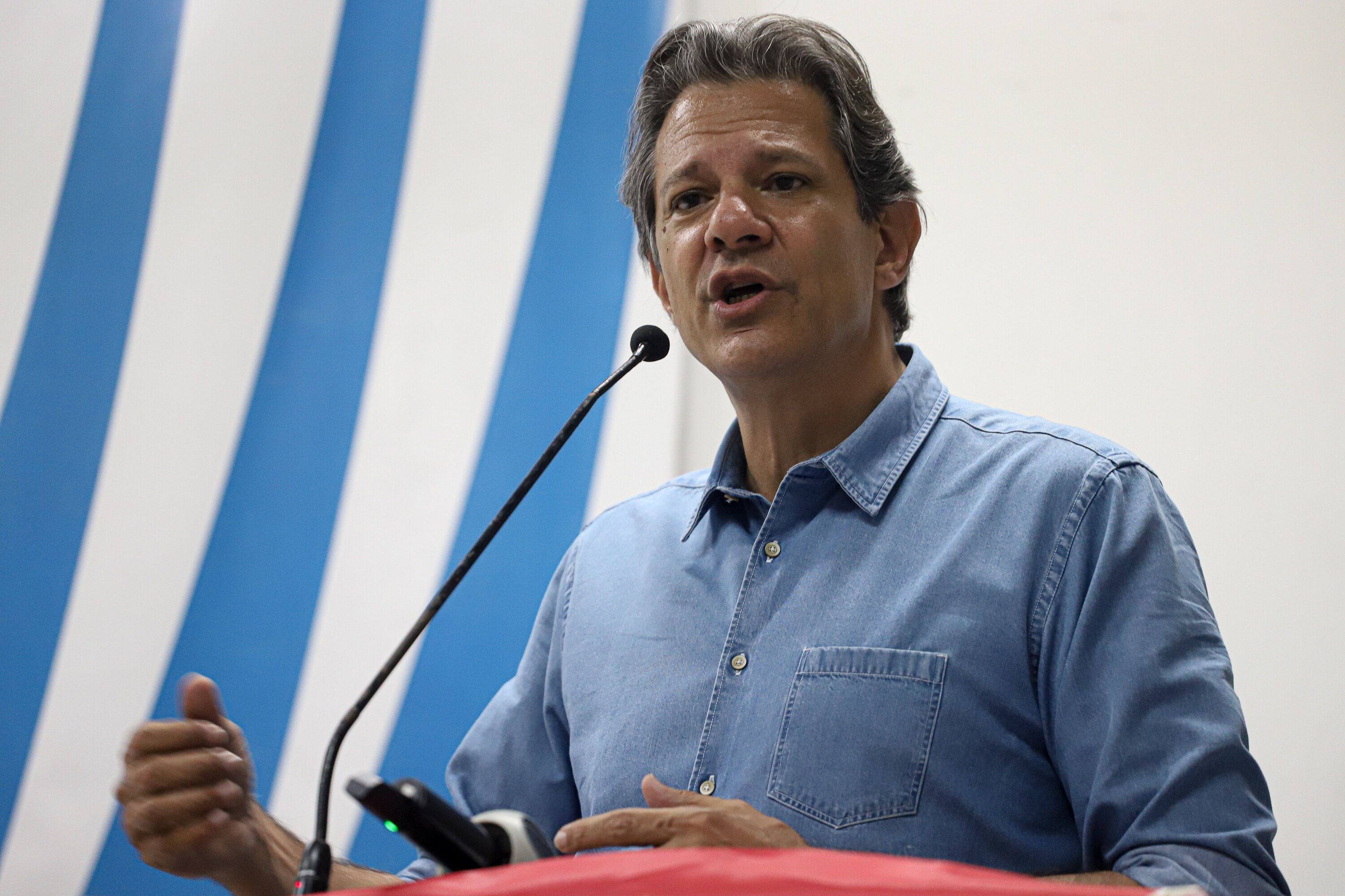 Alckmin e Haddad durante encontro pela democracia em SP