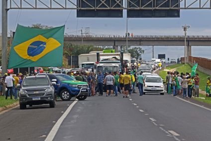 Manifestação de caminhoneiros na rodovia Anhanguera, na altura de Ribeirão Preto (SP)