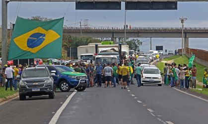 Bloqueios em rodovias, reunião de Bolsonaro com STF e mais de 2 de novembro