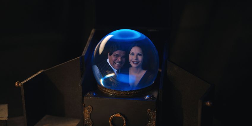 Luis Guzmán como Gomez Addams e Catherine Zeta-Jones como Mortícia Adams / Divulgação/Netflix