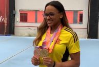 De volta ao país, Rebeca Andrade celebra ouro e faz suspense sobre aposentadoria