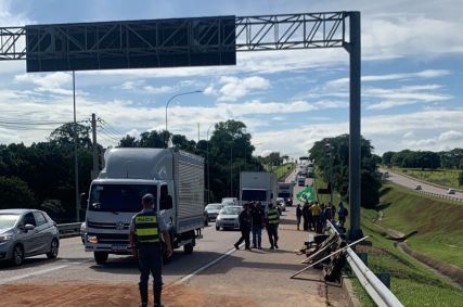 Apoiadores de Bolsonaro bloquearam parcialmente acesso a aeroporto de Viracopos; via foi liberada