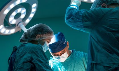 Criança impedida por bloqueio em rodovia do Mato Grosso consegue fazer cirurgia no olho