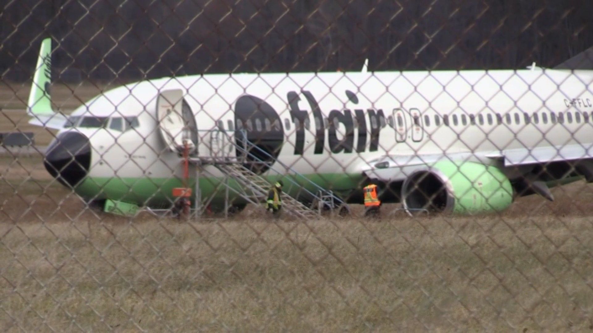 Voo F8 501 da Flair Airlines de Vancouver para Kitchener-Waterloo saiu da pista no final do pouso no Aeroporto Internacional da Região de Waterloo
