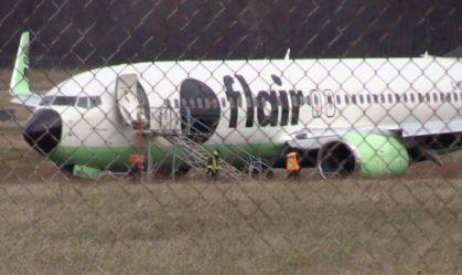 Avião sai da pista no aeroporto de Waterloo, no Canadá