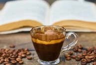 Quem toma café se move mais, mas também dorme menos, mostra estudo