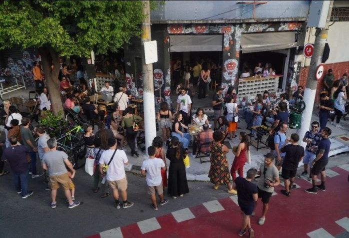 Rua Souza Lima, na Barra Funda, concentra bares que vão exibir jogos / Reprodução/Instagram