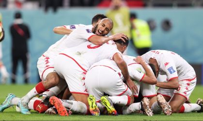 Jogadores da Tunísia comemoram gol marcado contra a França na Copa do Mundo