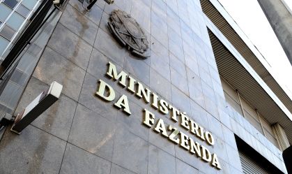 Governo tenta aprovar PL que cria subsidiárias de banco estatal