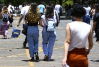 Redação deste ano tem tema típico do Enem, avaliam especialistas